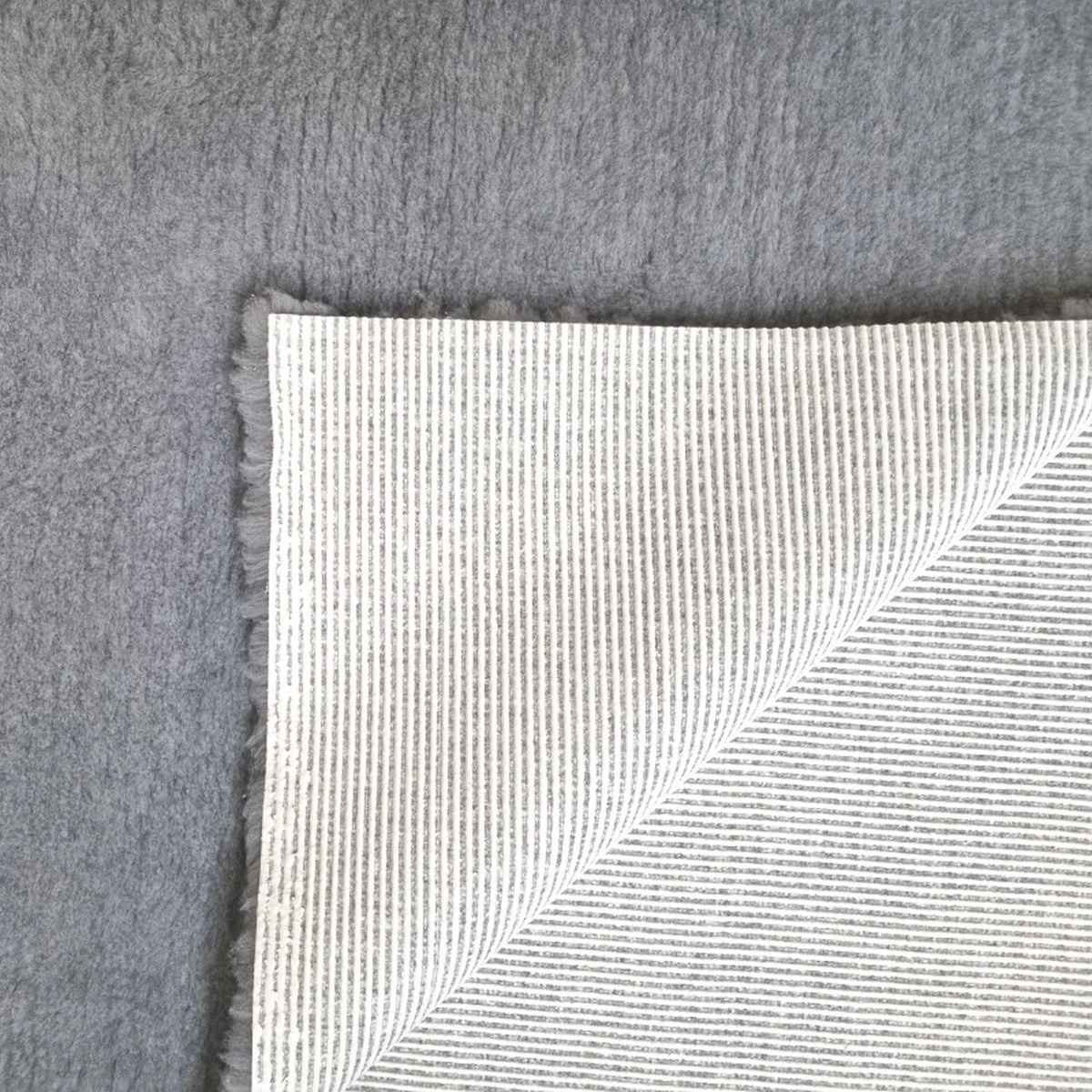 Vetbed Grijs Effen - Antislip Hondenmat - Hondenbed - Hondenmatras - Benchmat - 100 X 75 CM - Machine Wasbaar 3 Vetbed Grijs Effen - Antislip Hondenmat - Hondenbed - Hondenmatras - Benchmat - 100 X 75 CM - Machine Wasbaar - Afbeelding 3