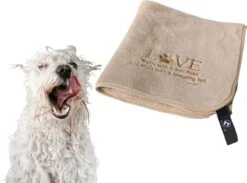 Pepets© – Hondenhanddoek – Honden Handdoek – Microvezel Handdoek – Handdoek Hond – Hondendeken – Droogdoek Hond – Dierendeken – Absorberend – 100*50CM - Beige - GRATIS Zonnebril -Hond Benodigdheden 1200x889